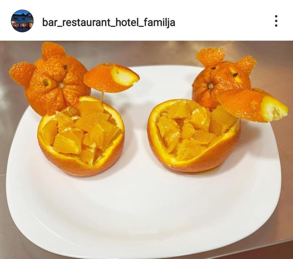 Bar-Restaurant-Hotel-Familja Klos Buitenkant foto